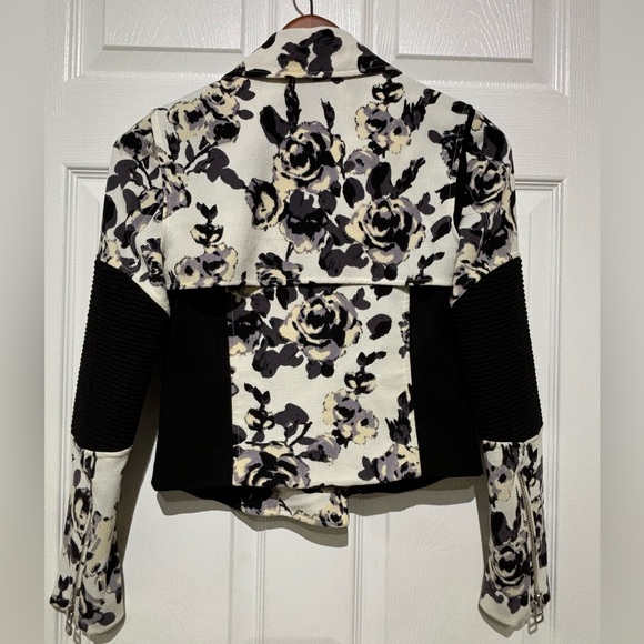 Wilfred. Aritzia Montesson Motor biker Floral Jacket / size 0 - Picture 9 of 14